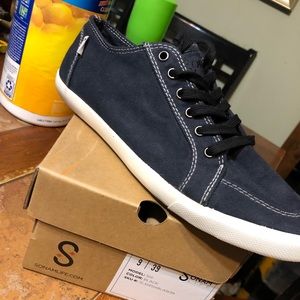 Sonam Life canvas shoe